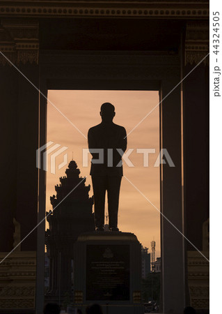 CAMBODIA PHNOM PENH SIHANOUK STATUE CAMBODIA PHNOM PENH SIHANOUK STATUE 44324505