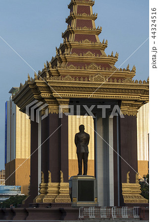 CAMBODIA PHNOM PENH SIHANOUK STATUE CAMBODIA PHNOM PENH SIHANOUK STATUE 44324516