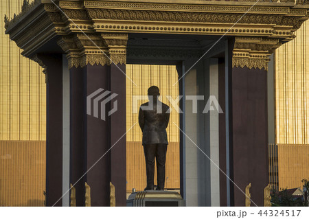 CAMBODIA PHNOM PENH SIHANOUK STATUE 44324517