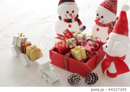 クリスマスプレゼントがやってきた クリスマスプレゼントがやってきた 44327205