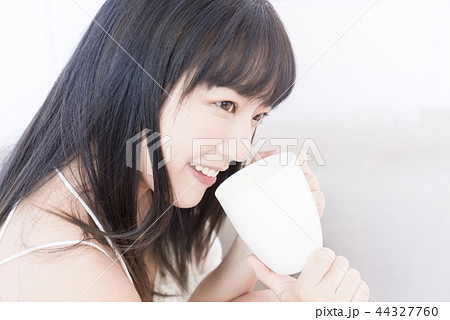 女性 メス 女の人 44327760