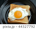 目玉焼きパン 44327792