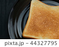 焼いたパン 44327795