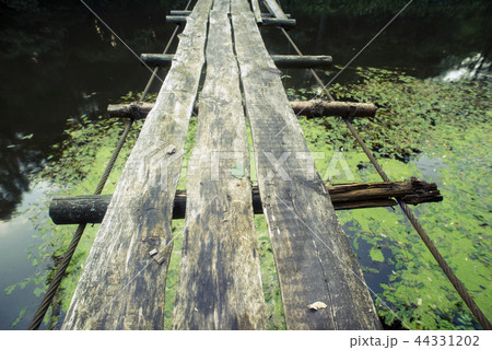 rope bridge 44331202