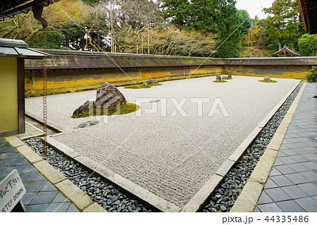 冬の京都 瀧安寺 石庭の写真素材