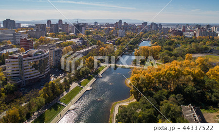 Khabarovsk Park in the city center. city ponds. autumn. the view from the top. taken by drone. Khabarovsk Park in the city center. city ponds. autumn. the view from the top. taken by drone. 44337522