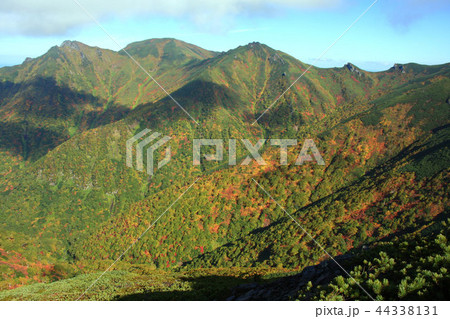 秋の平山登山道から見る北大雪の山並み 44338131