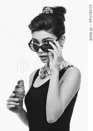 beautiful young woman in retro style with croissant 44338313