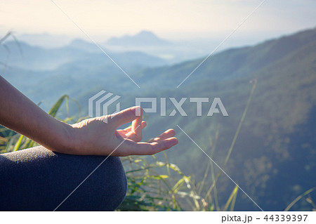 woman meditating, Close-up woman meditating, Close-up 44339397