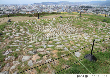 国史跡 弘法山古墳(後方部墳頂の竪穴式石室跡) 国史跡 弘法山古墳(後方部墳頂の竪穴式石室跡) 44340863