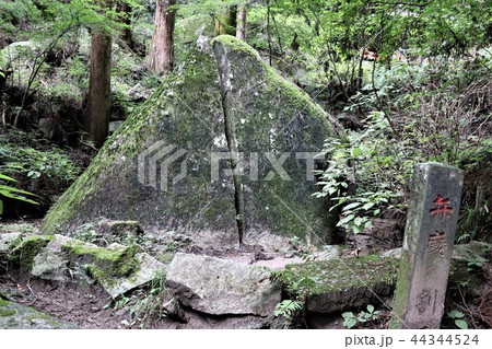 名草厳島神社（弁慶の割石） 44344524