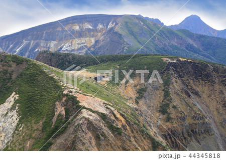 秋の八ヶ岳 西天狗岳から南東側の硫黄岳、赤岳方面を見る 44345818