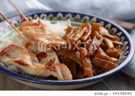 Roasted chicken with rice and vegetables Roasted chicken with rice and vegetables 44348040