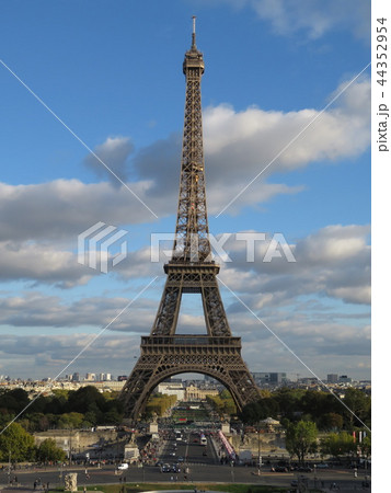 シャイヨー宮から見たエッフェル塔 44352954