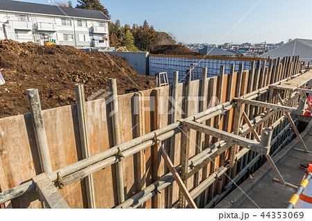 住宅用型枠支保工　Construction formwork shoring 44353069