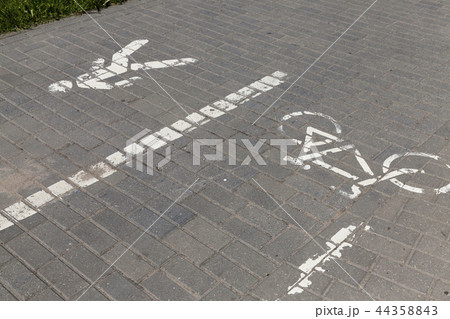 part of the sidewalk 44358843