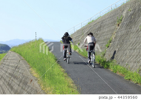 友達＿仲良し 44359560