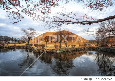 royal mounds reflection 44359752