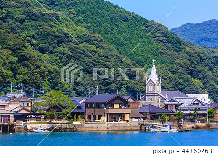 カトリック﨑津教会と﨑津集落を望む　世界遺産　【熊本県天草市】 44360263
