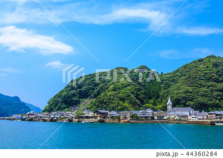 カトリック﨑津教会と﨑津集落を望む　世界遺産　【熊本県天草市】 44360284
