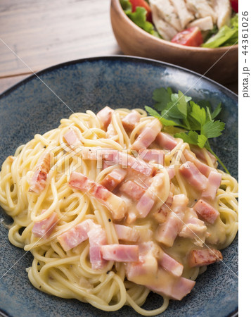 カルボナーラパスタ カルボナーラパスタ 44361026