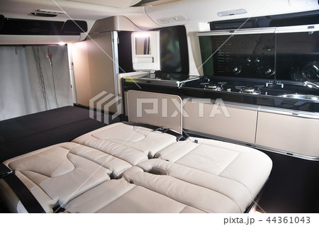 キャンピングカーの室内 44361043