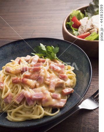 カルボナーラパスタ 44361099