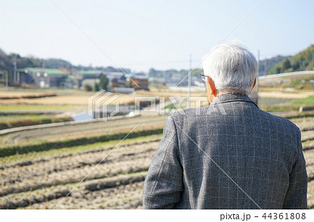 高齢男性 44361808