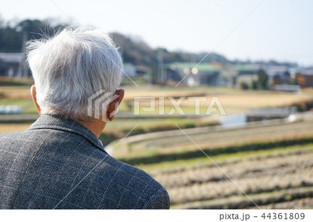 高齢男性 44361809