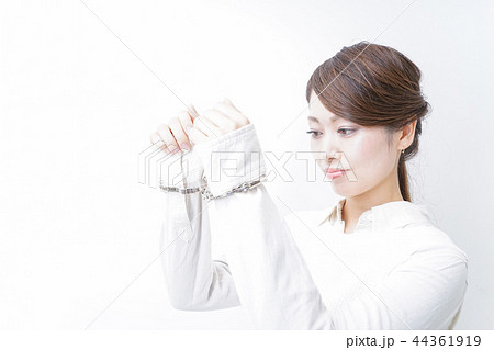 逮捕された女性 44361919