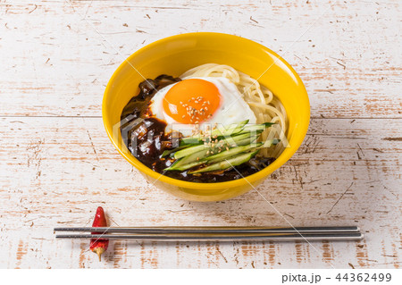 ジャージャー麺　jajangmyeon Korean noodles 44362499