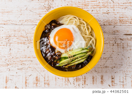 ジャージャー麺　jajangmyeon Korean noodles 44362501