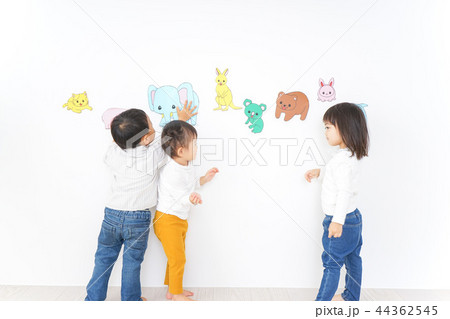 遊ぶ子どもたち 44362545