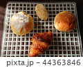 朝のパン 44363846
