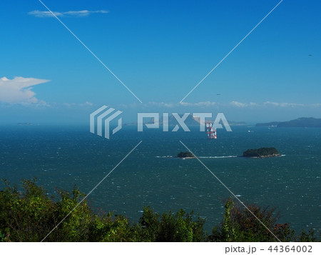波のある播磨灘の風景 波のある播磨灘の風景 44364002