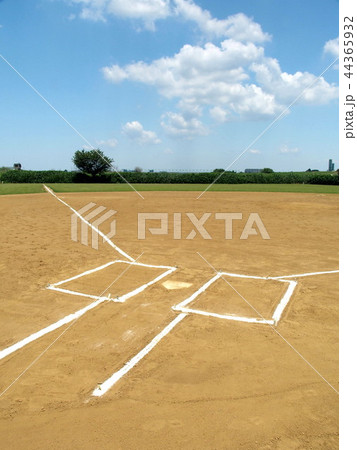 河川敷の野球場風景 44365932