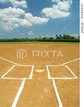 河川敷の野球場風景 44365934