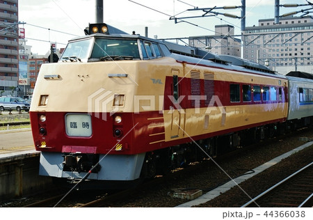 函館駅に停車中の臨時列車（キハ183系） 44366038