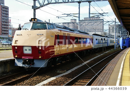 函館駅に停車中の臨時列車（キハ183系） 44366039