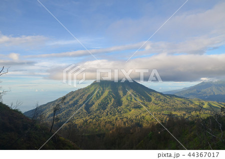 イジェン火山から見える山 44367017