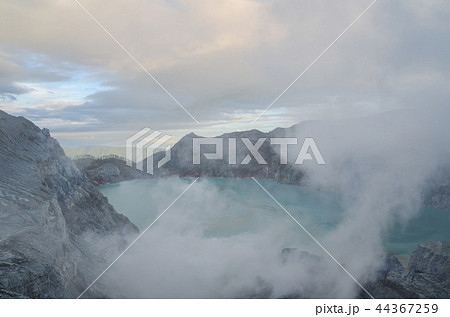 イジェン火山湖 イジェン火山湖 44367259