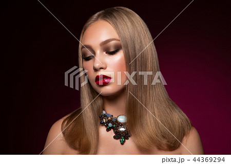 Portrait of elegant woman with red lips Portrait of elegant woman with red lips 44369294