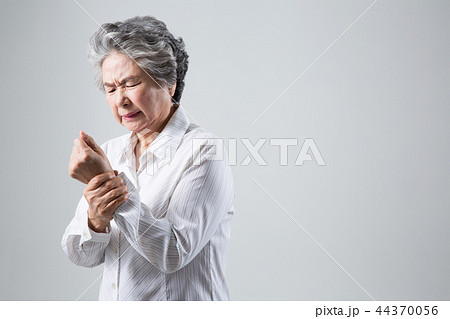 高齢者 老人 女性 44370056