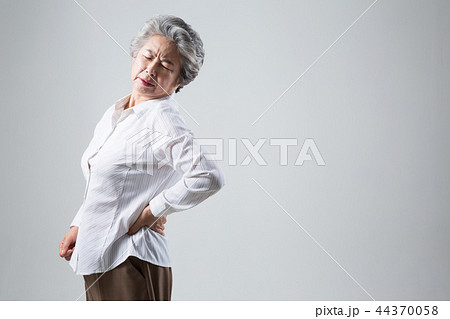 高齢者 老人 女性 44370058