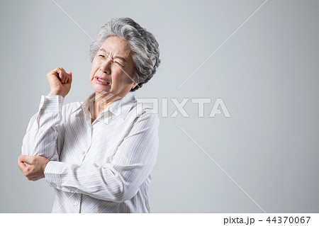 高齢者 老人 女性 44370067