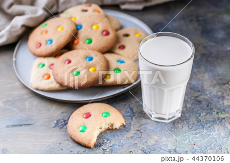 Homemade cookies with a glass of milk Cook at home Homemade cookies with a glass of milk Cook at home 44370106