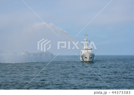 巡視船の放水 44373383