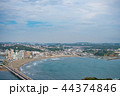 高台から望む江ノ島の風景 44374846