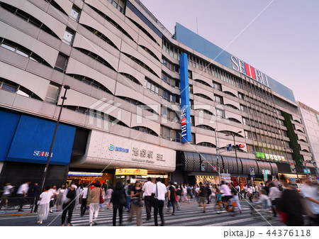 日本の東京都市景観 西武鉄道 池袋駅 東口などを望む 日本の東京都市景観 西武鉄道 池袋駅 東口などを望む 44376118