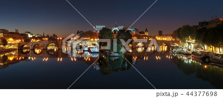 Night Ile de la Cite in Paris, France Night Ile de la Cite in Paris, France 44377698